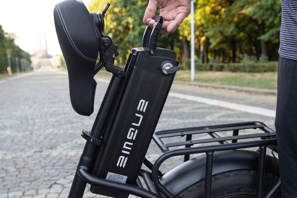 Sạc pin xe đạp trợ lực điện qua đêm, rút pin như thế nào