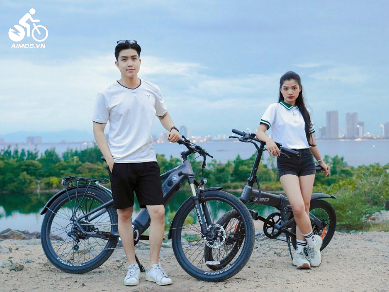 Nên mua xe đạp trợ lực điện hay xe máy điện cho con đi học