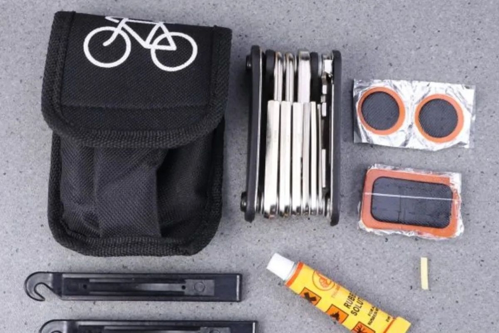 Bộ dụng cụ giúp bạn xử lý các sự cố nhỏ khi không có tiệm sửa xe gần đó