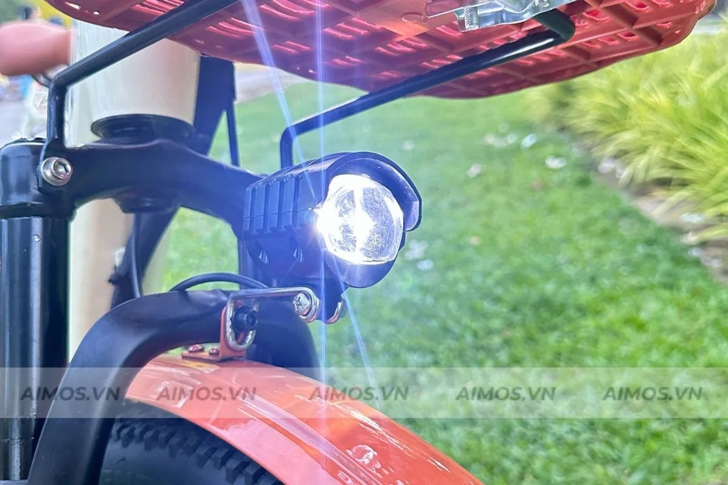 Đèn xe đạp giúp phương tiện giao thông khác dễ dàng nhận diện được bạn