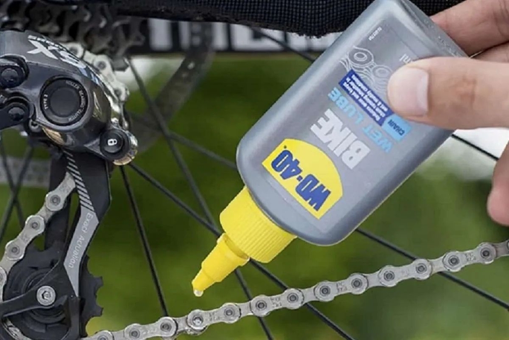 Dầu bôi trơn giúp bảo vệ xe đạp trợ lực điện khỏi rỉ sét và oxi hóa