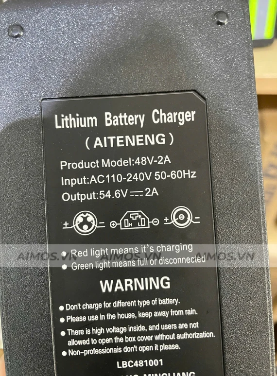 Thông số được ghi hết trên bộ sạc