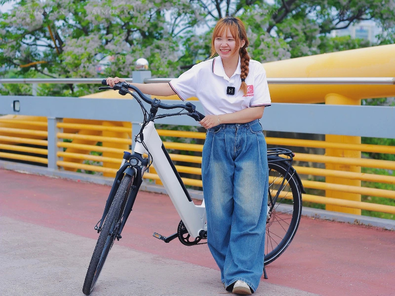 Phái nữ siêu thích đi xe đạp trợ lực điện