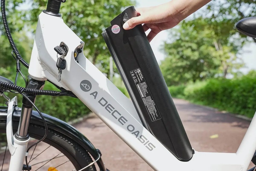 Mua cục pin dự phòng để mang theo phòng khi xe đạp trợ lực điện hết pin giữa đường