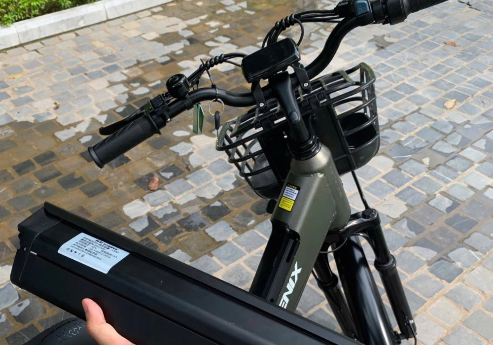 Pin dung lượng lớn 15Ah (Có thể tháo rời)