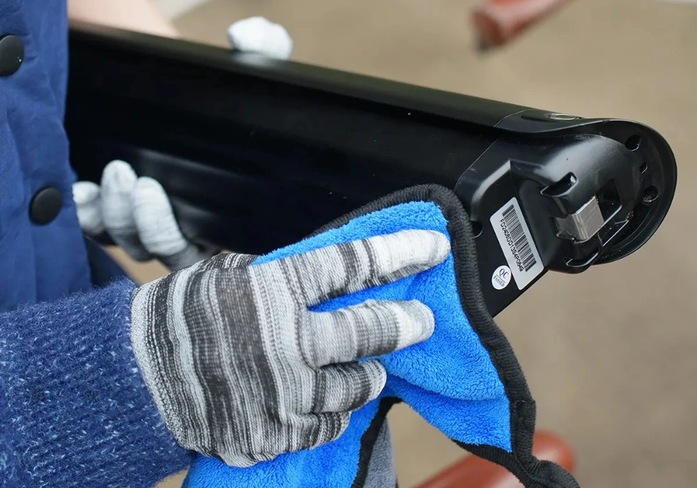 Pin lithium và động cơ điện chịu được tia nước nhẹ