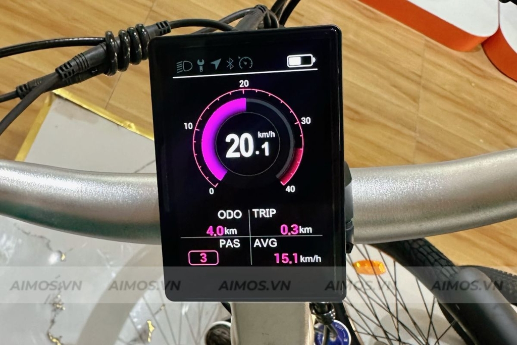 Sạc pin xe đạp trợ lực điện khi còn khoảng 1-2 vạch