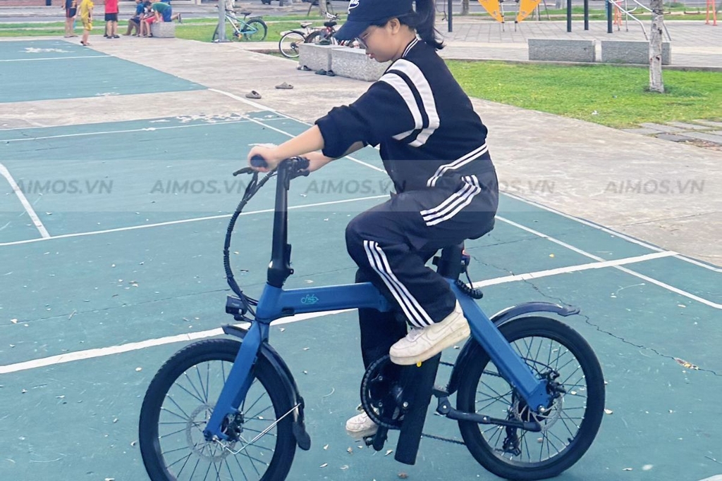 Người Việt Nam có chiều cao trung bình thấp nên cần điều chỉnh yên xe phù hợp với cơ thể