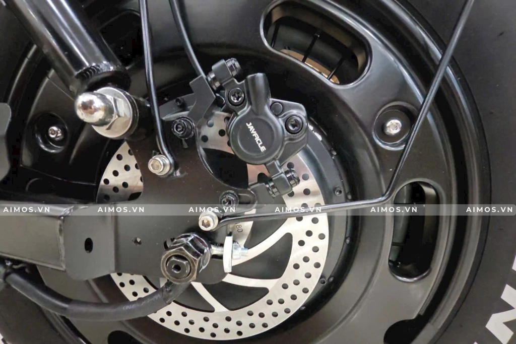Fission F1 trang bị động cơ không chổi than công suất 3000W, vận tốc tối đa lên đến 70–80 km/h