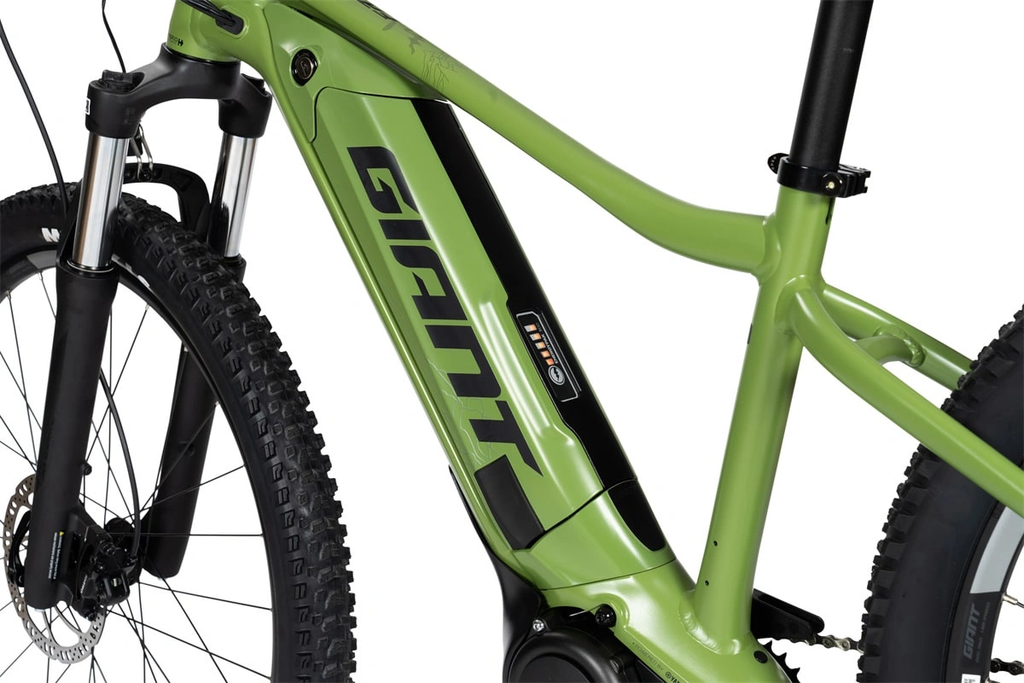 Xe đạp trợ lực điện Giant Fathom E+ 2 sử dụng công nghệ pin tích hợp trong ống khung với thiết kế dạng hình sin