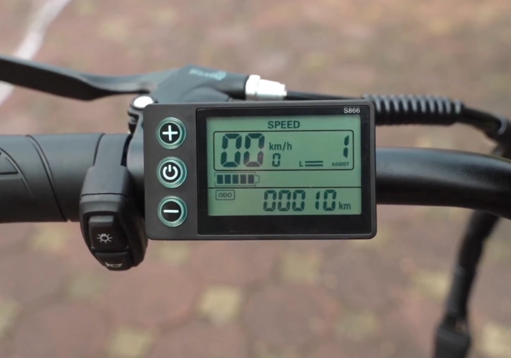 Jinghma R6 trang bị màn hình LCD sắc nét