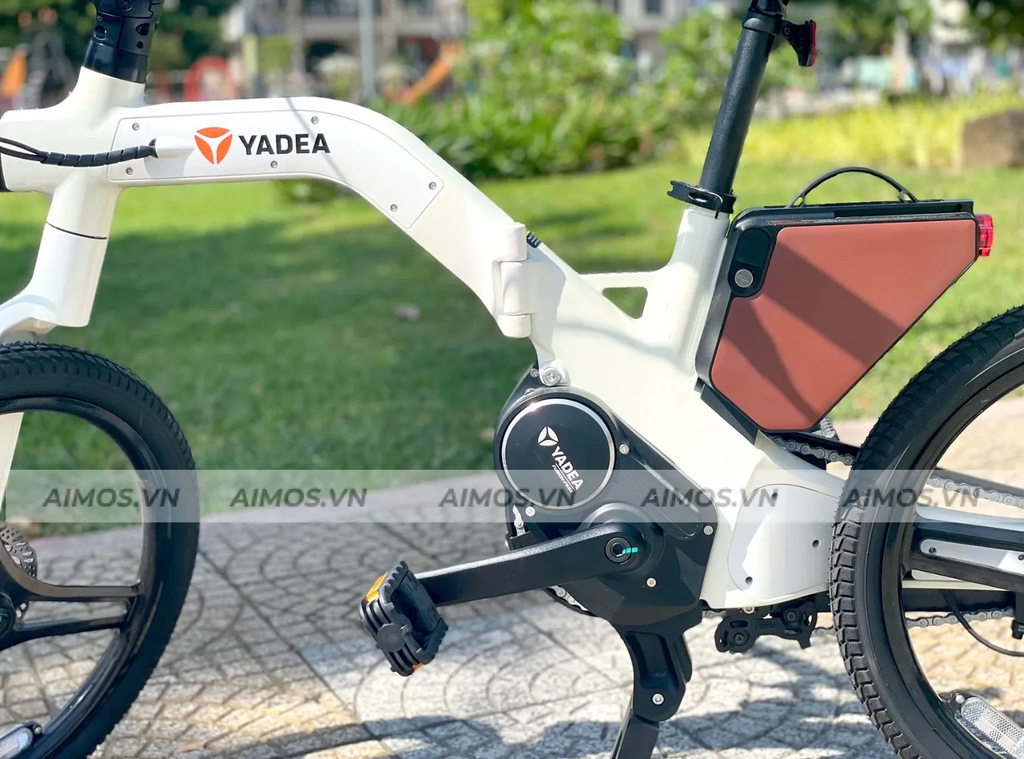 Động cơ trục giữa