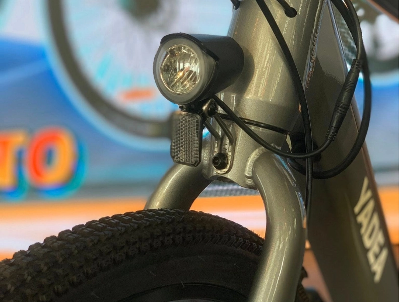 Đèn led xe đạp trợ lực điện YADEA VITO