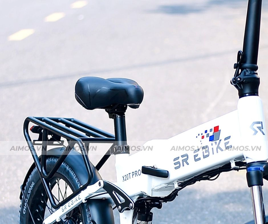 Yên xe có bản to, rộng