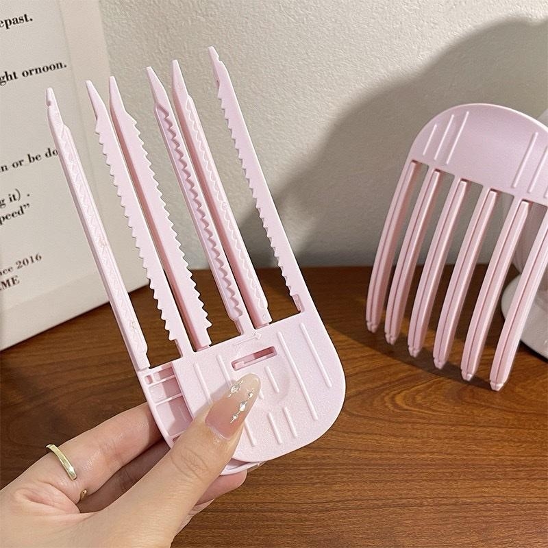 Lược Kẹp Làm Phồng Chân Tóc Tích Hợp Kẹp Hổ Trợ