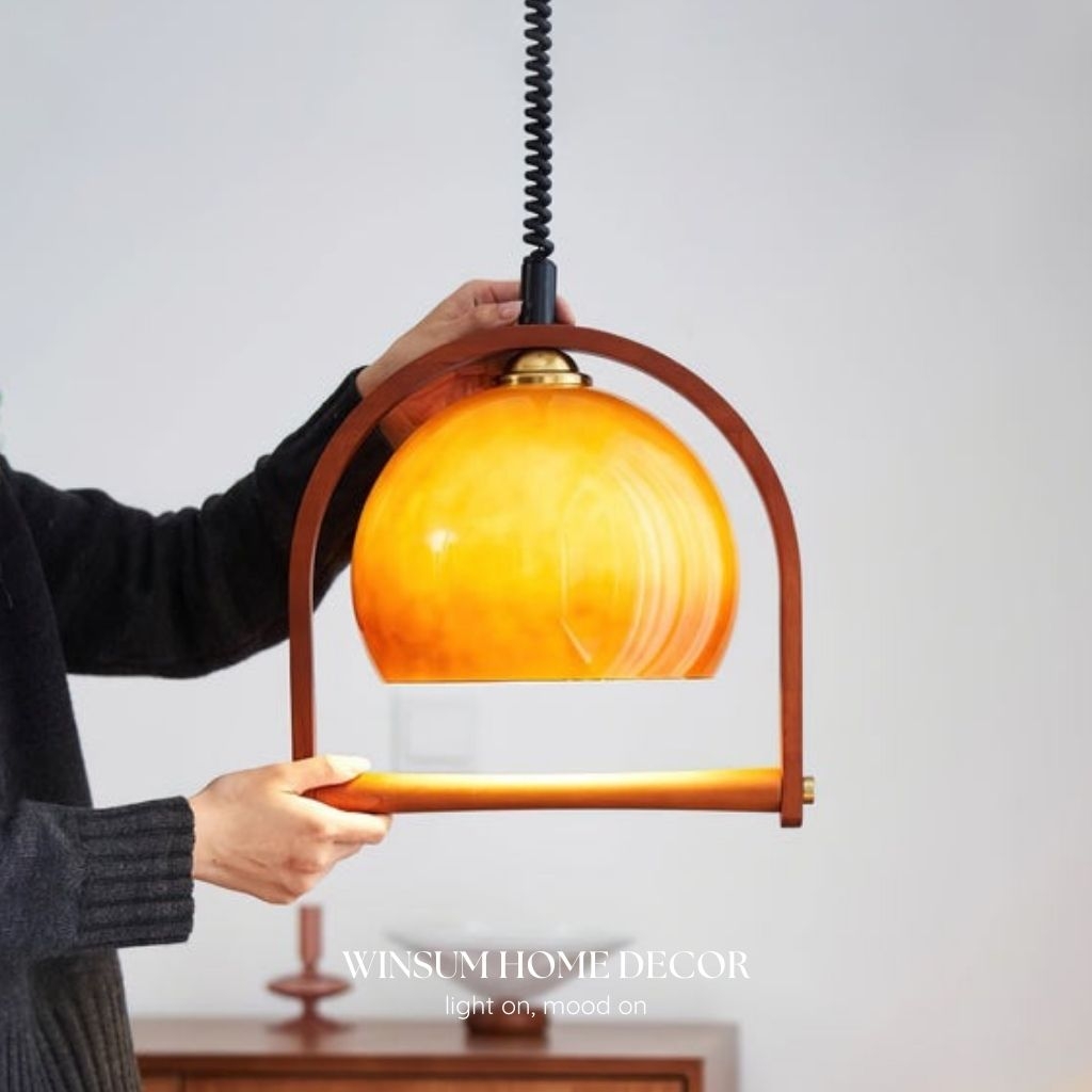 Đèn thả trần thủy tinh màu nâu tay gỗ cổ điển, đèn treo winsum dây lò xo -  DPB10