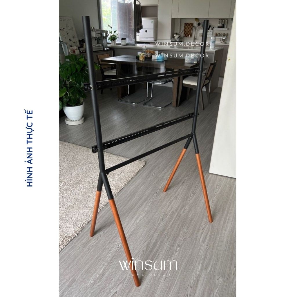 Giá đỡ tivi chân gỗ cao cấp phong cách Hàn Quốc, thiết kế kiểu khung vẽ nghệ thuật - K02