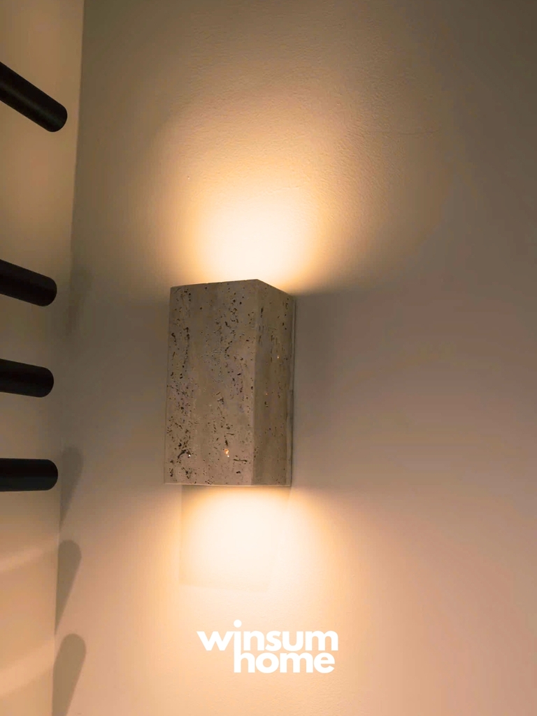 Đèn ốp tường đá travertine 2 đầu hình hộp