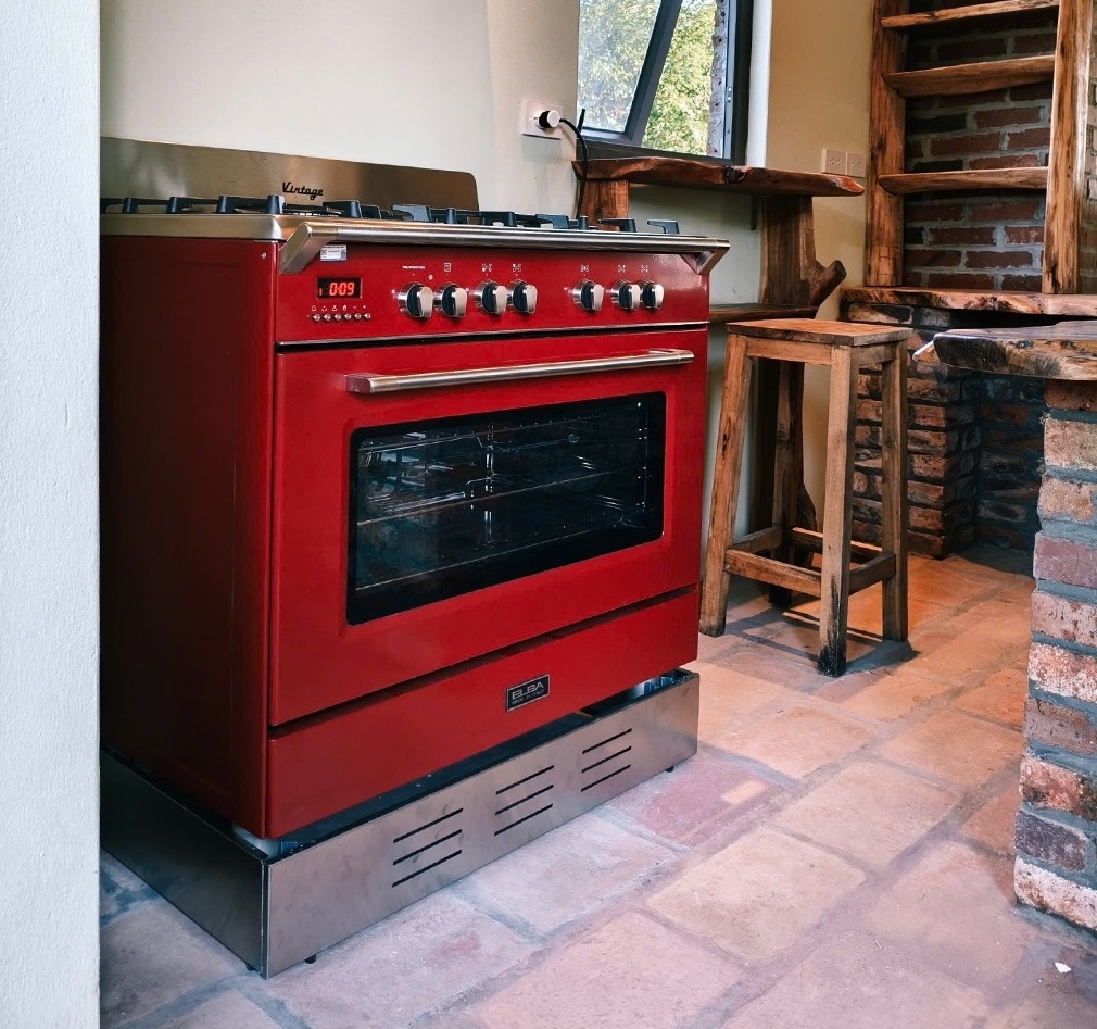 Bếp liền lò Elba VR 965 M được trang bị lò nướng dung tích lớn đến 118 lít