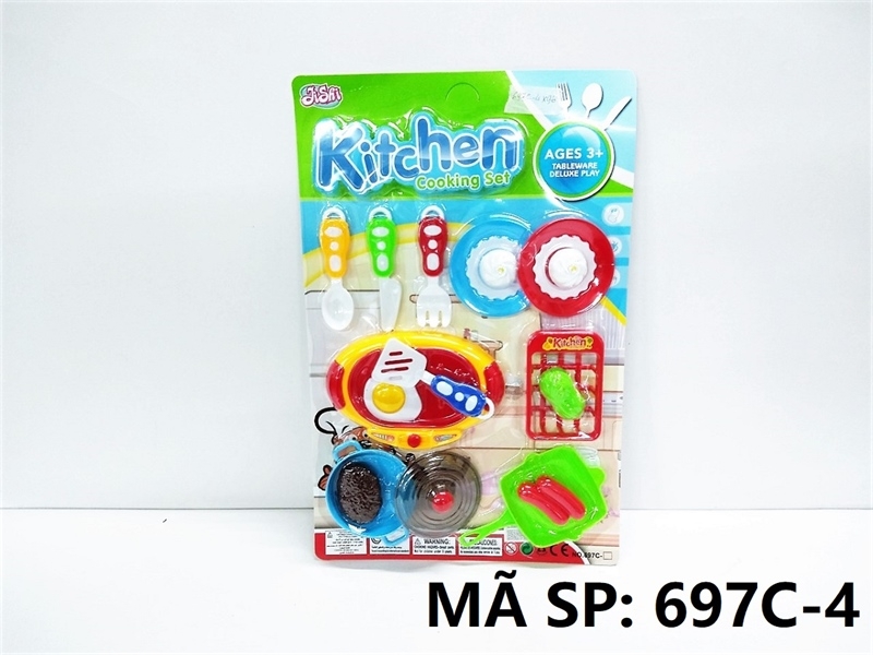 697C-4  VỈ BẾP 1 NỒI, 1 CHẢO, RỔ RAU, 2 DĨA BÁNH BAO, DAO, MUỖNG, NĨA, XÚC XÍCH, TRỨNG ỐP LA   697C-