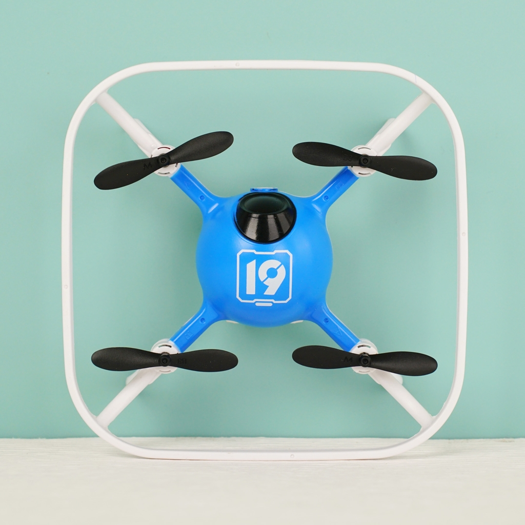 Y19  HỘP MÁY BAY DRONE ĐIỀU KHIỂN TRÊN KHÔNG 4 CÁNH QUẠT, CÓ SẠC USB