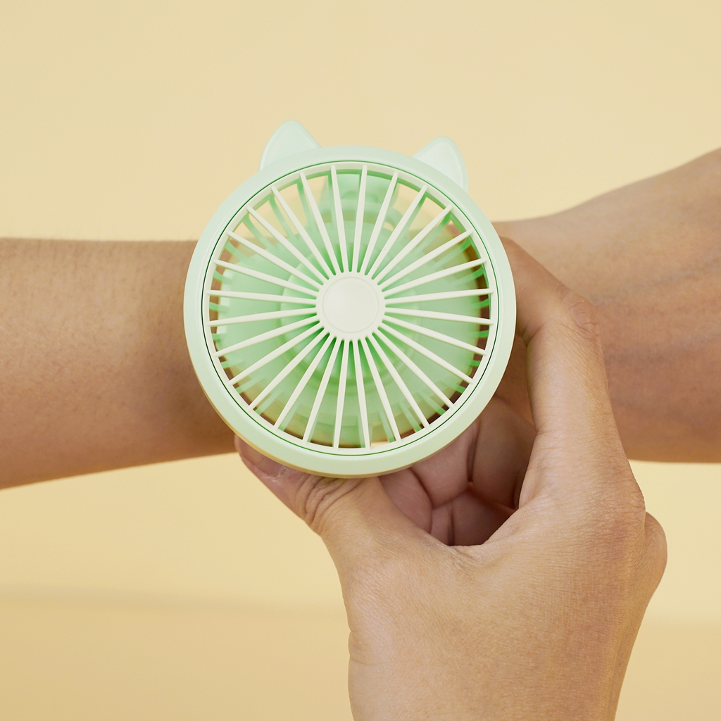 MHT712  HỘP QUẠT PIN ĐỒNG HỒ ĐEO TAY + SẠC USB