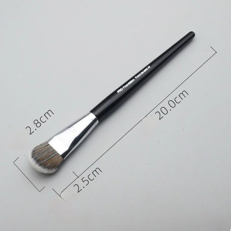 Cọ Má Hồng Pro Foundation Fond De Teint 47
