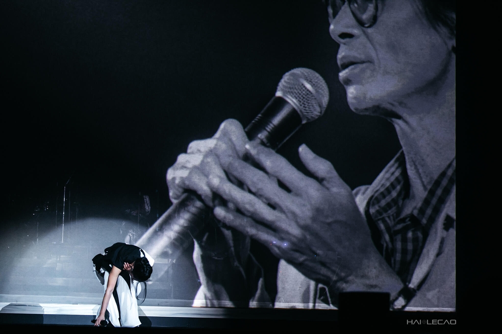 LiveShow  /BỐNG LÀ AI