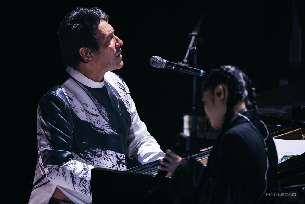 LiveShow  /BỐNG LÀ AI