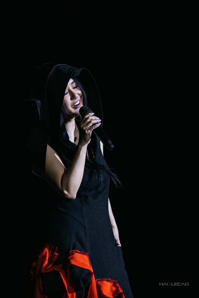 LiveShow  /BỐNG LÀ AI
