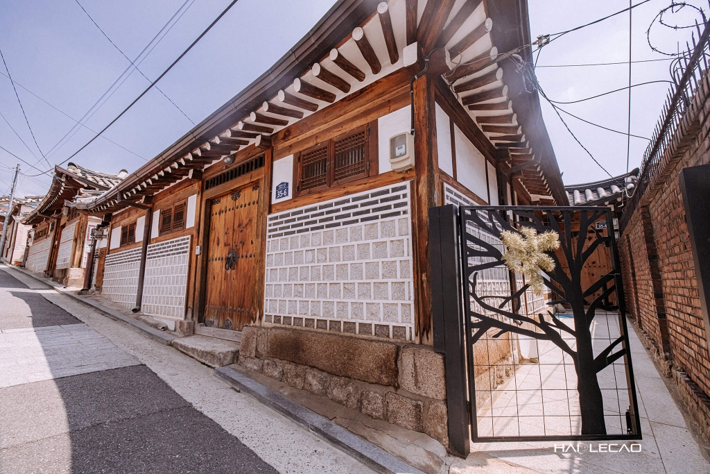Twin-Hanok -Bukchon / Korea