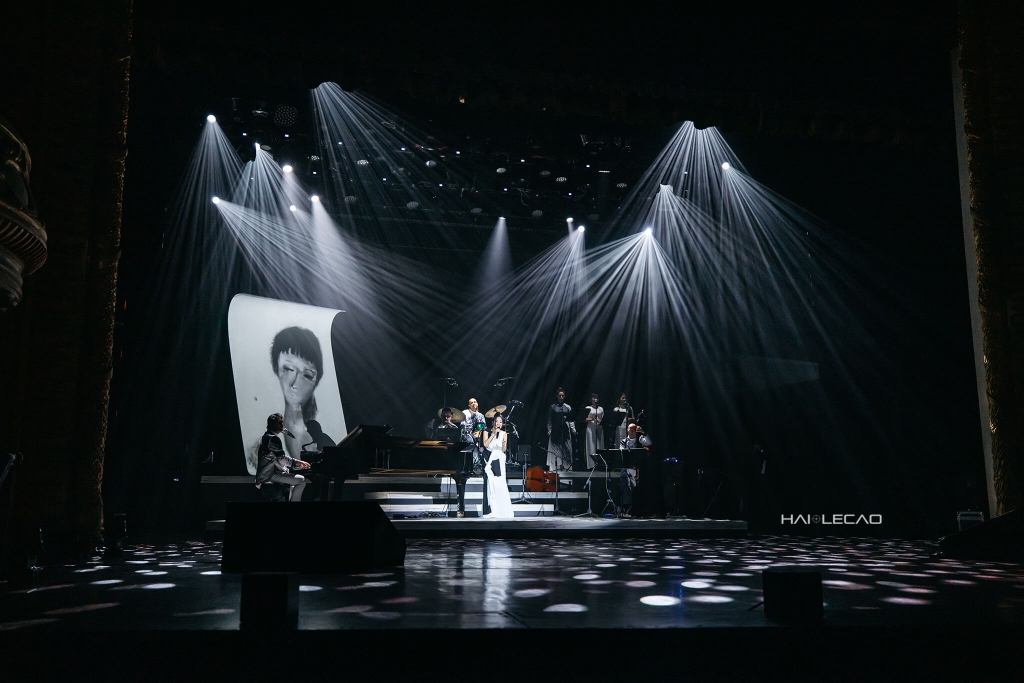 LiveShow  /BỐNG LÀ AI