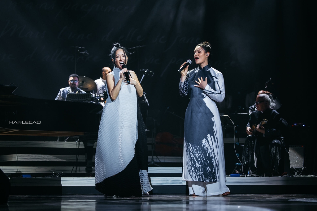 LiveShow  /BỐNG LÀ AI