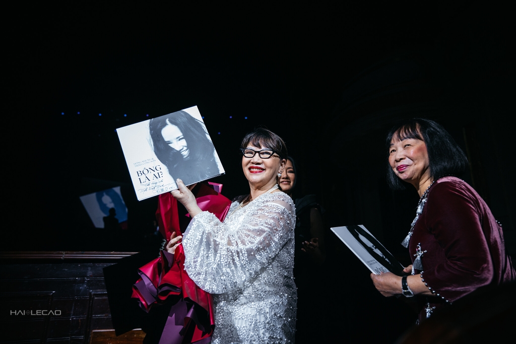 LiveShow  /BỐNG LÀ AI