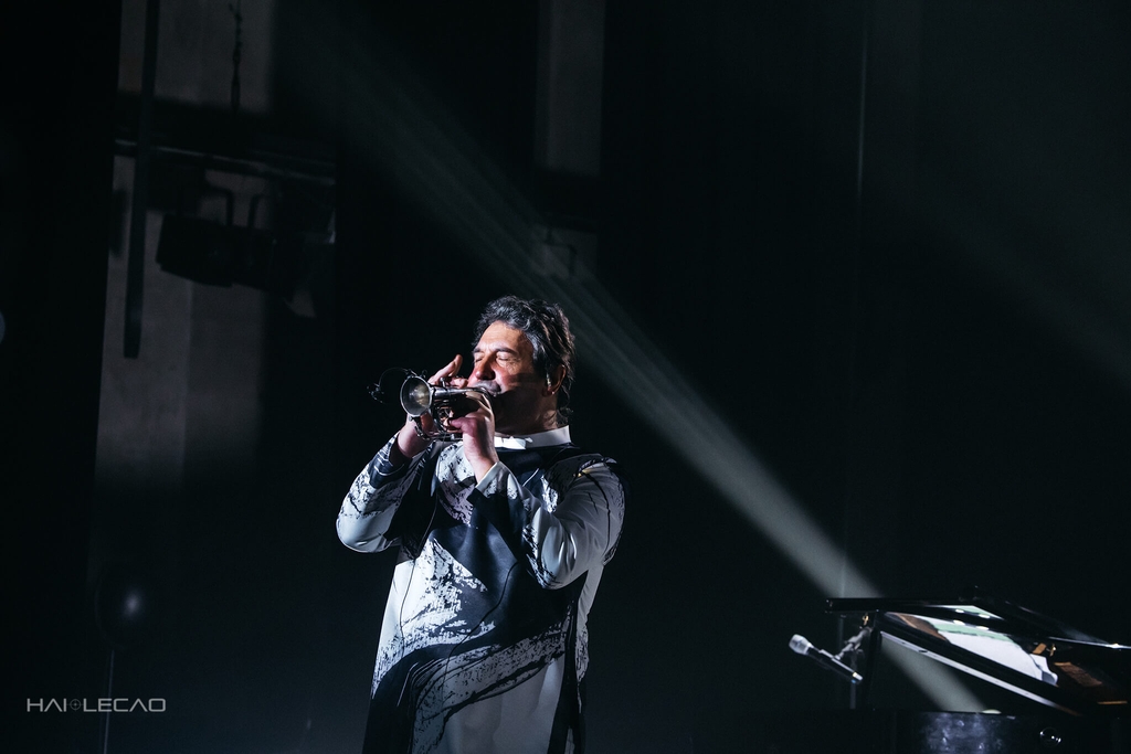 LiveShow  /BỐNG LÀ AI