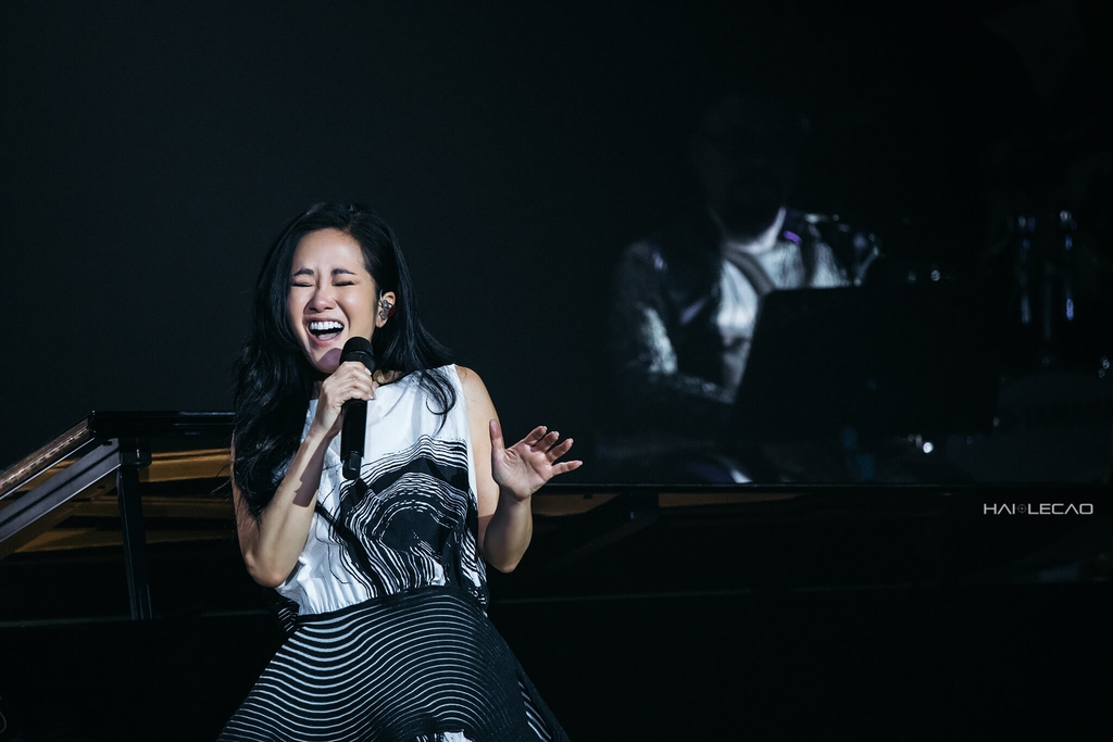 LiveShow  /BỐNG LÀ AI