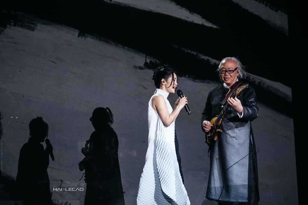 LiveShow  /BỐNG LÀ AI