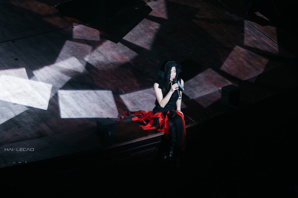LiveShow  /BỐNG LÀ AI