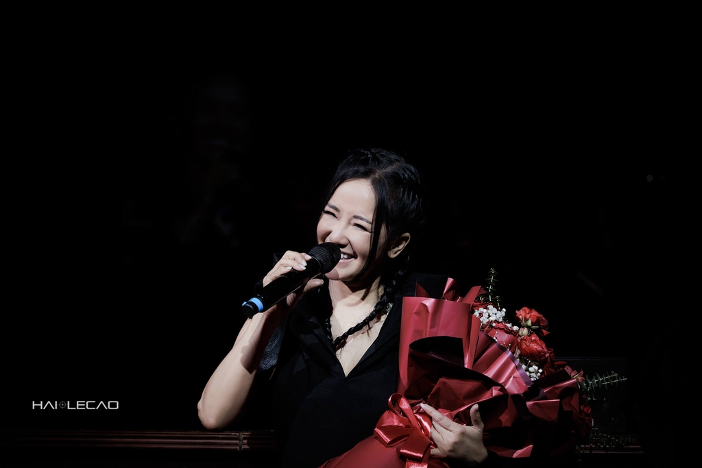 LiveShow  /BỐNG LÀ AI