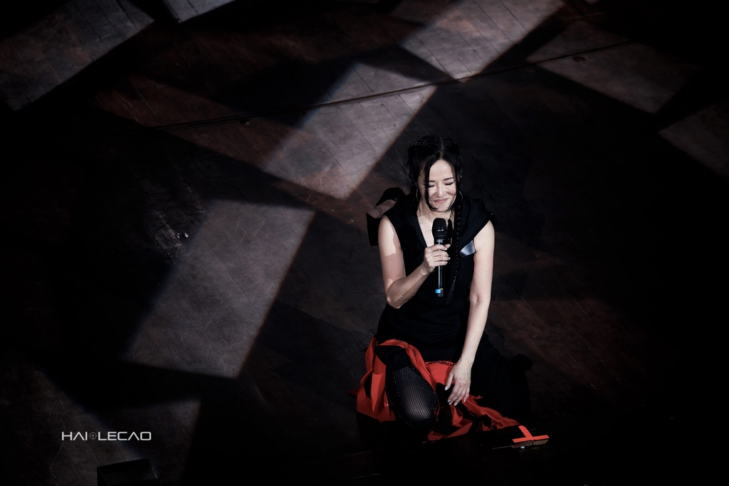 LiveShow  /BỐNG LÀ AI