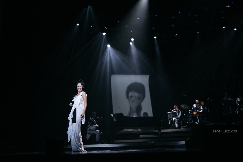 LiveShow  /BỐNG LÀ AI