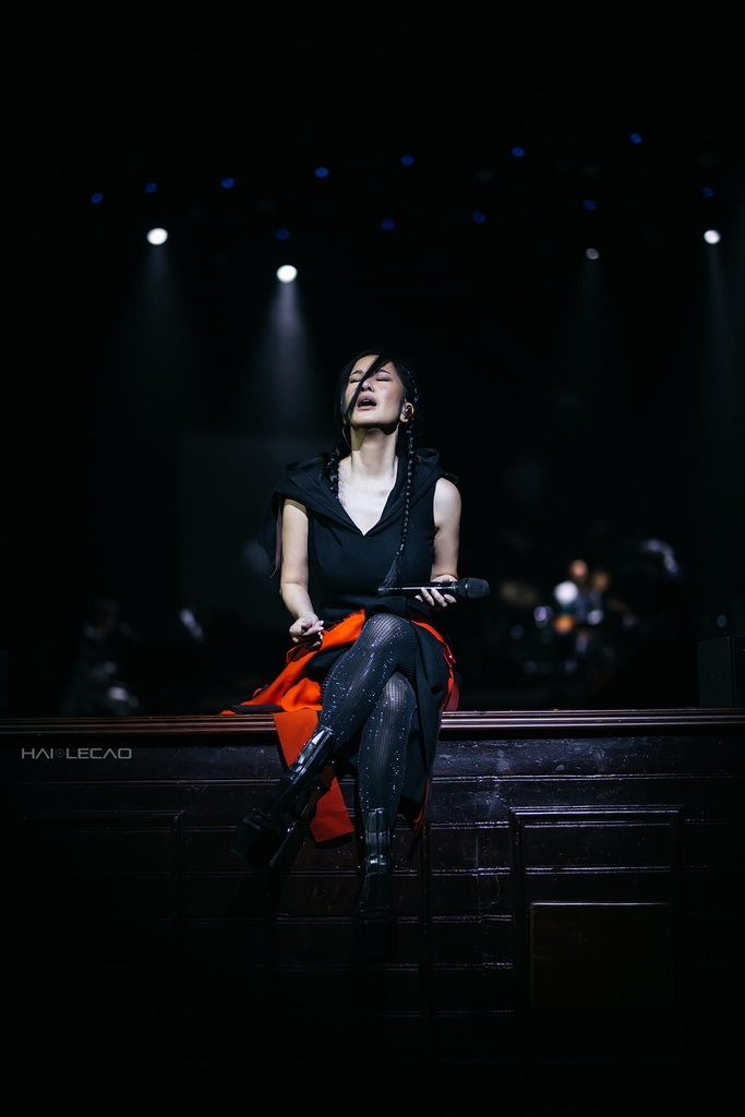 LiveShow  /BỐNG LÀ AI