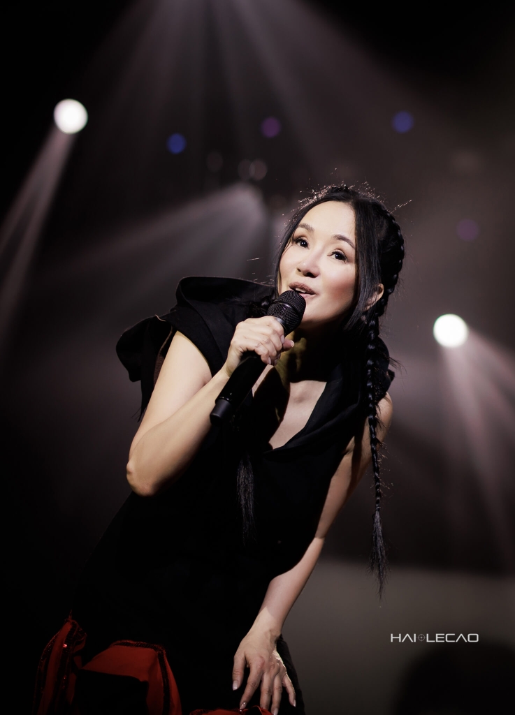 LiveShow  /BỐNG LÀ AI