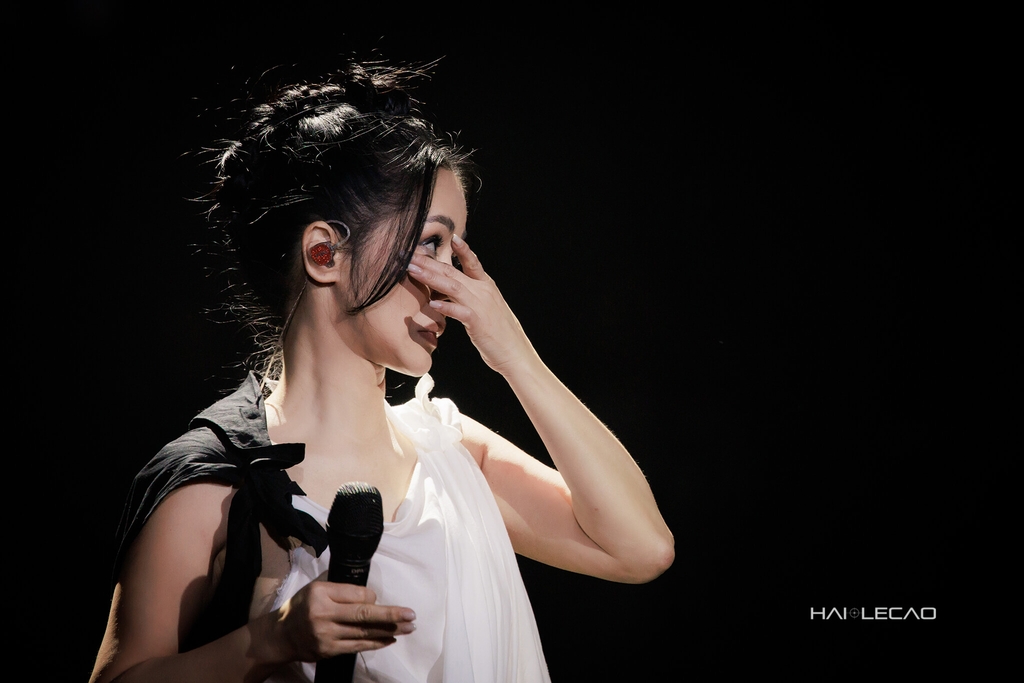 LiveShow  /BỐNG LÀ AI