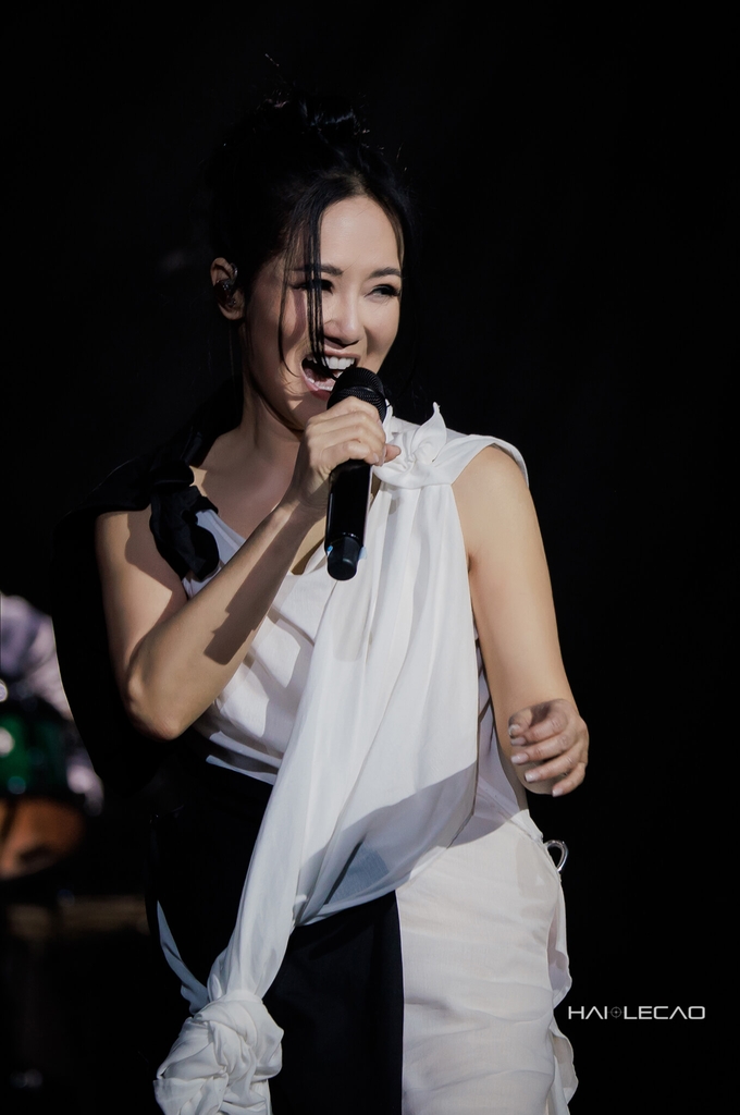 LiveShow  /BỐNG LÀ AI