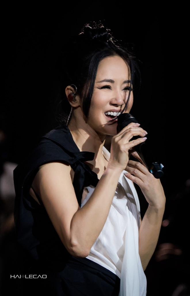 LiveShow  /BỐNG LÀ AI