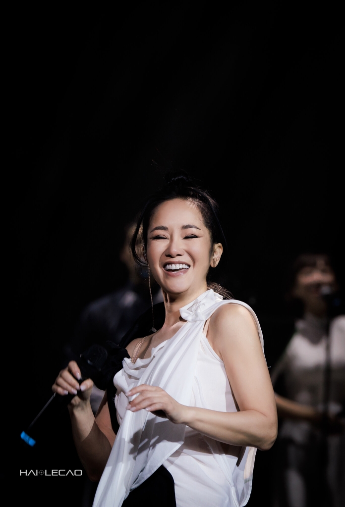 LiveShow  /BỐNG LÀ AI