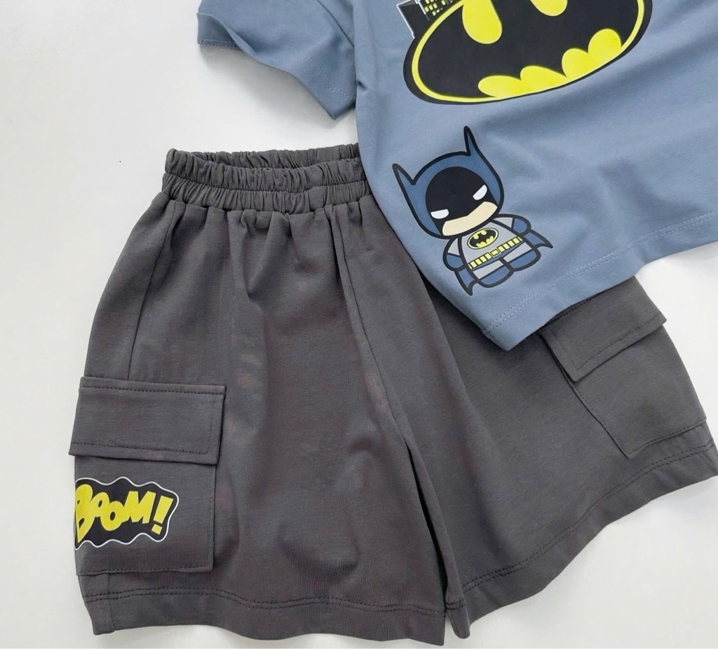 SÉT COTTON BATMAN XANH  PHỐI QUẦN SOOC TÚI HỘP TONE GHI CHO BÉ TRAI