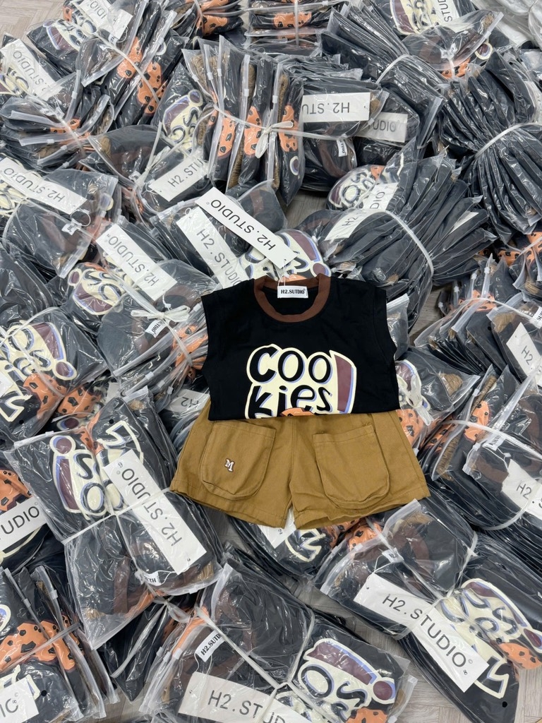 SET ÁO ĐEN QUẦN NÂU BÉ TRAI