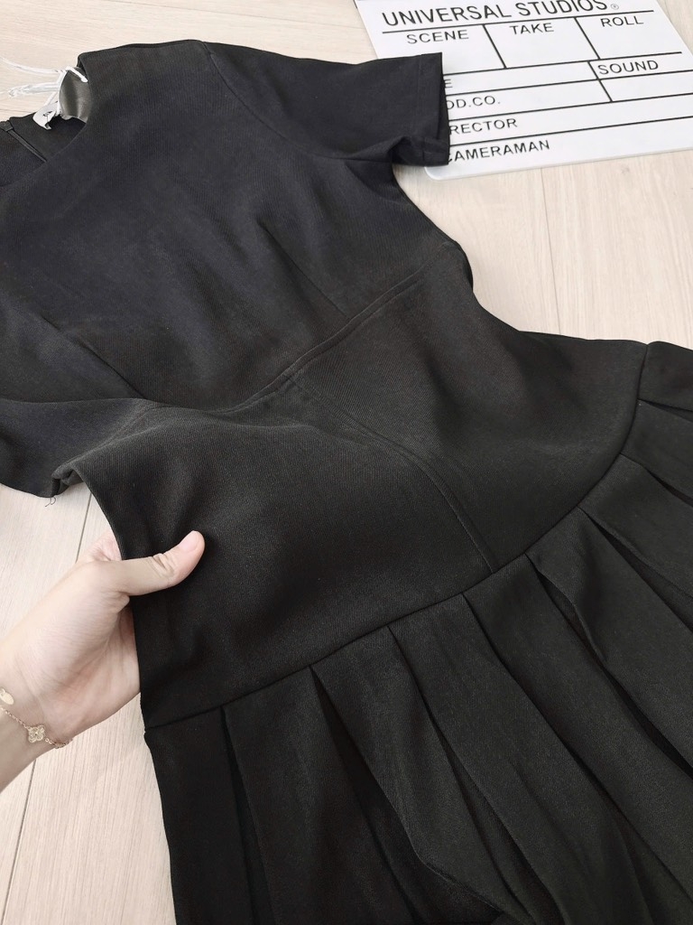 VÁY ĐEN XẾP LI PHỐI LI NỮ SẴN